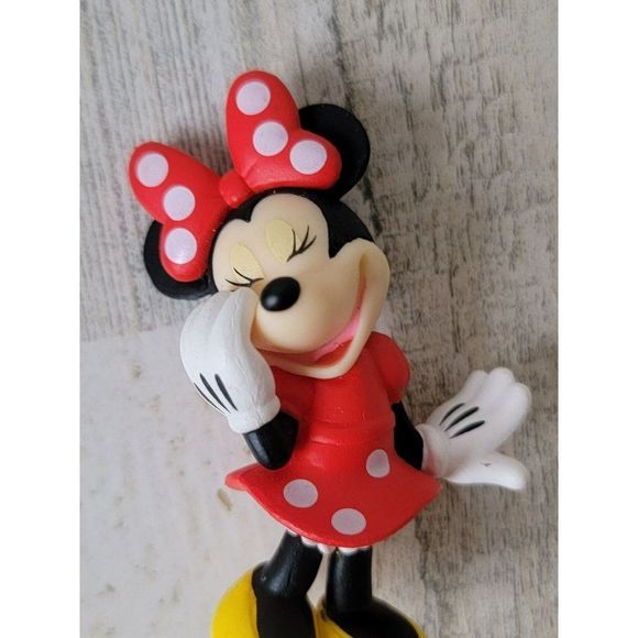 Minnie Mouse blushing red polka dot dress mini toy figure - Picture 3 of 5